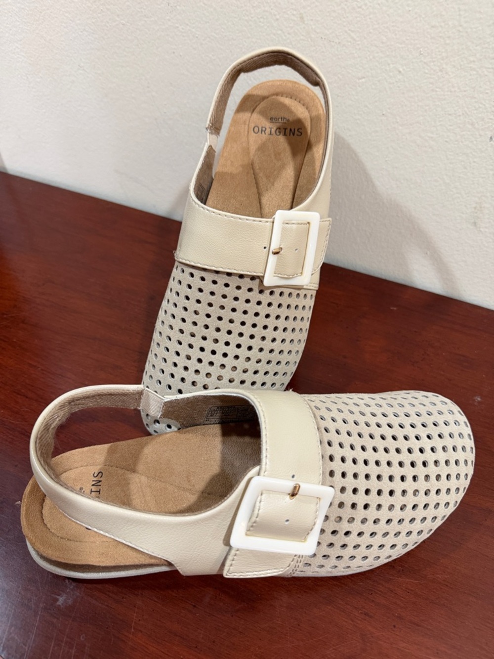 Earth Origins Cream Perforated Slingback Mule Sandals size 9.5